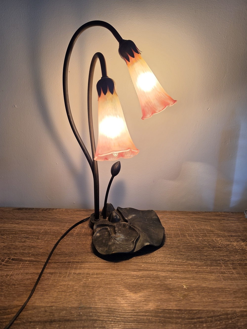 Lilly Pad Vintage Glass Lilly Lamp Brass 16 Inches Tall Working Condition